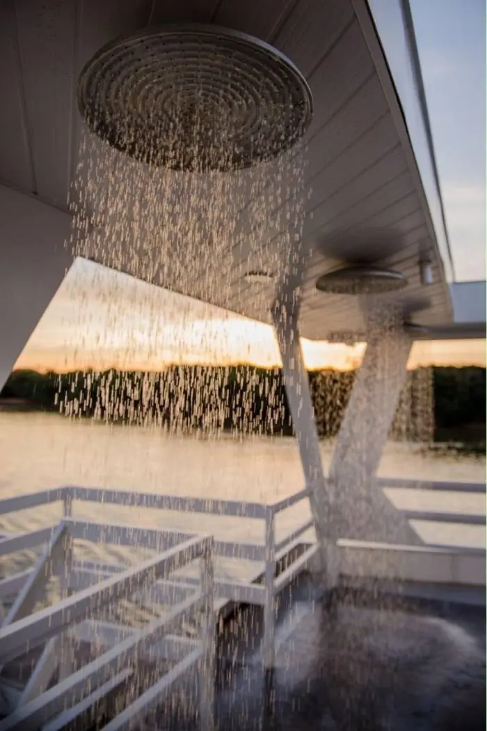 Ducha ao pôr do sol